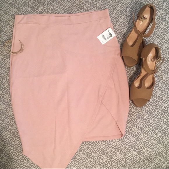 Blush pink asymmetrical skirt - Picture 2 of 3